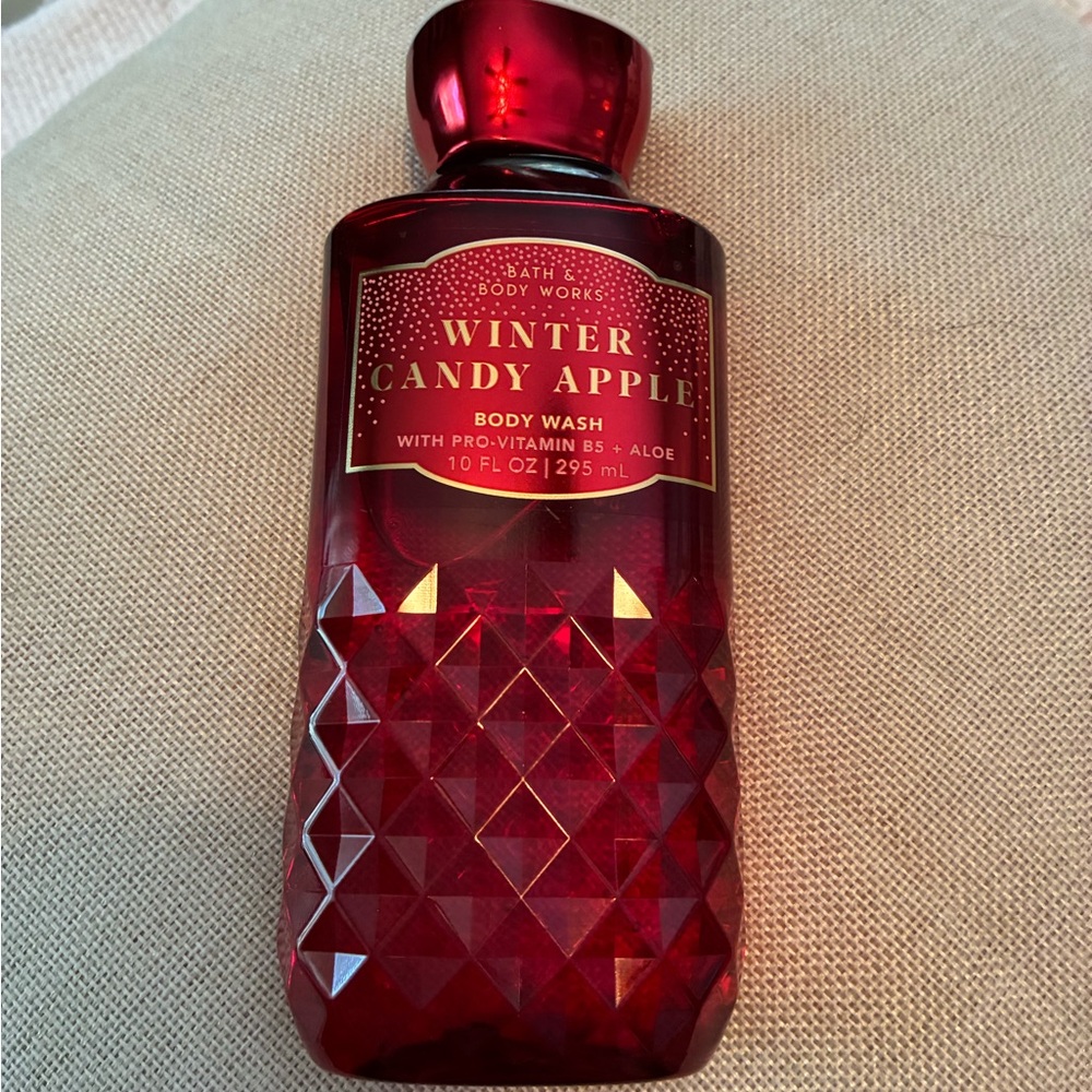 Bath & Body Works Winter Candy Apple Body Wash - Red